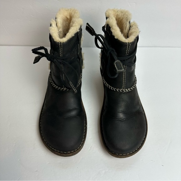 Ugg Caspia Leather Boots Women’s size 8 or EU 39 black sheepskin lined winter - Picture 6 of 11